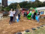 Dia C  Voluntários participam de ação para revitalização de área na praça