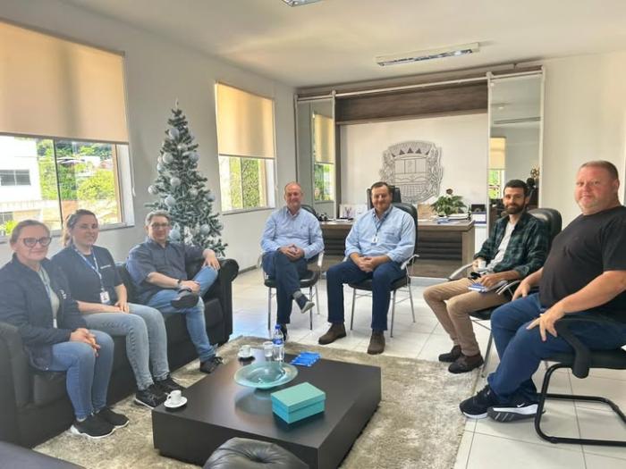 Prefeito recebe equipe da Emater para apresentação do novo engenheiro agrônomo que atuará em Progres